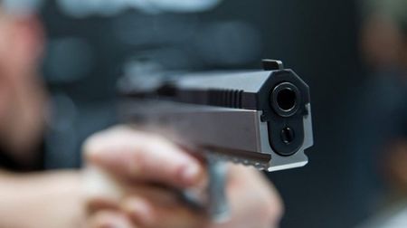 Ужас: Мъж опря пистолет в главата на дете го заплаши с убийство