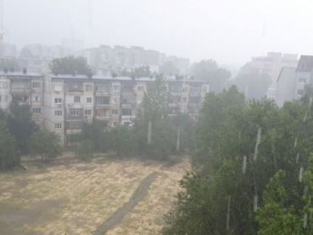 Кошмар в Пловдив, пороен дъжд с градушка се изсипа за 27 минути