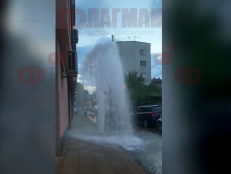 Безплатен фонтан изригна в Пловдив