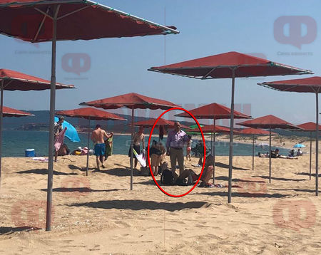 Вижте как изхвърлиха първите туристи от плажа край Дюни. Има ли концесионер?
