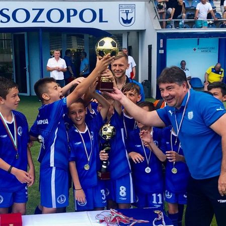 Децата на „Черноморец“ спечелиха „Флагман Къп“ с категорична победа над „Звездичка 1“