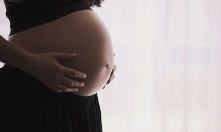 Социални изведоха забременяла малолетна девойка от дома ѝ