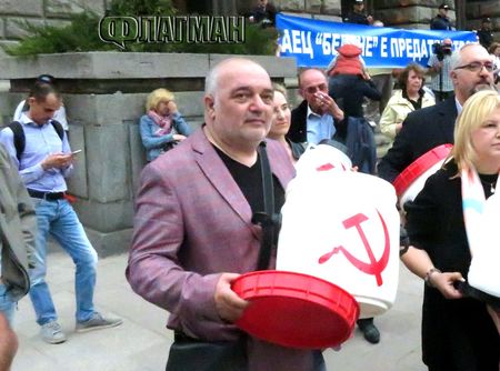 Бабикян за неспирния тур на Борисов с джипа: Компенсира щети, доказва, че може и без Цветанов