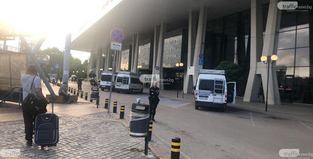 Отцепиха Централна гара в София! Сигнал за бомба вдигна накрак полицията