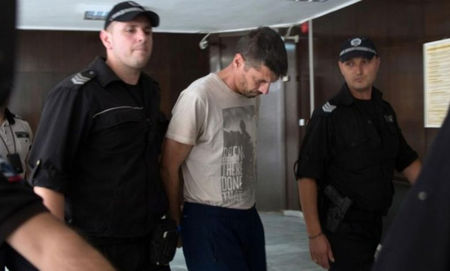 Брутално! Полицаи заварили бившия нападател на Черноморец Метушев с нож във врата, опитал да прикрие жестоко убийство