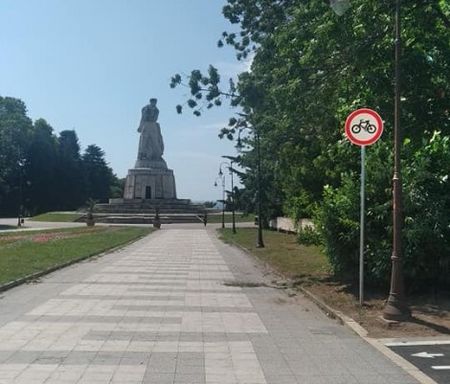 Що за лудост? Забраниха карането на велосипед в Морската градина във Варна
