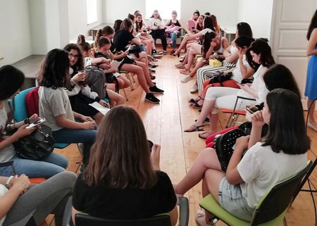 Десетки бургаски девойки станаха експерти по дигитално предприемачество