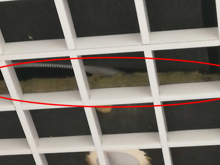 Не стъклена, а каменна вата висяла от тавана на летище Бургас, твърдят от аеропорта