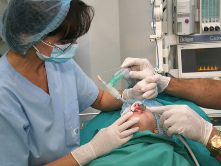 Само във Флагман! Брутална секира за хиляди стоматолози и пациенти – нови правила орязват 80% от дейностите и надуват цените