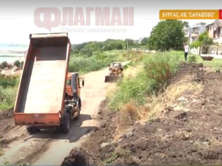 Брегът в Сарафово се свлича, кметът вика пак специалисти от Варна