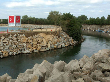 Екшън край Резово! Българин преплува границата, за да си направи селфи в Турция, тикнаха го в център за мигранти