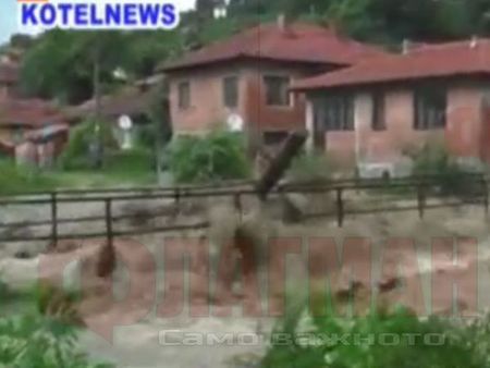 Бедствено положение в Котел, 20 къщи наводнени