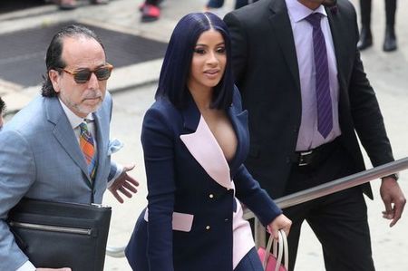 Рап звездата Cardi B отрича да е виновна за атаката над барманките 