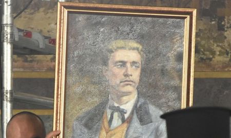 Жена открадна портрет на Левски от кръчма