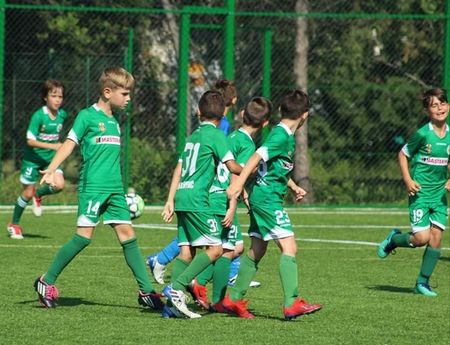 Лятно футболно училище в Нефтохимик очаква талантливите деца на Бургас