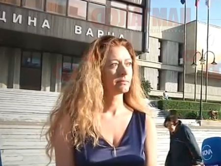 Абсурд: Достъпът на автомобили в Морската градина във Варна е забранен, но никой не може да ги спре