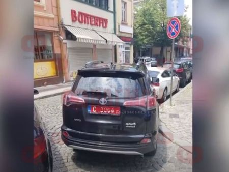 Шофьор на автомобил с червен номер гневи пешеходци в Пловдив