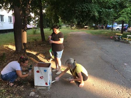 Мами в акция! Преобразиха площадка за деца - с малко пари и много хъс