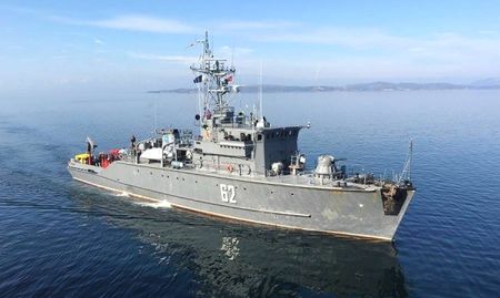 Скъсаха над една трета от малкото явили се на изпит за военни моряци в Бургас и Варна