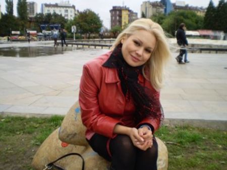 Умна блондинка: Ани Михайлова става доктор на науките