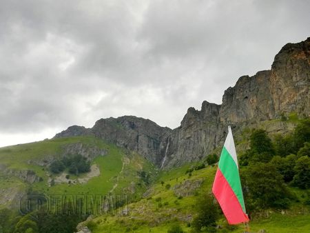 Времето на 16 юли: Остава хладно за сезона, в Бургас - облаци и вятър