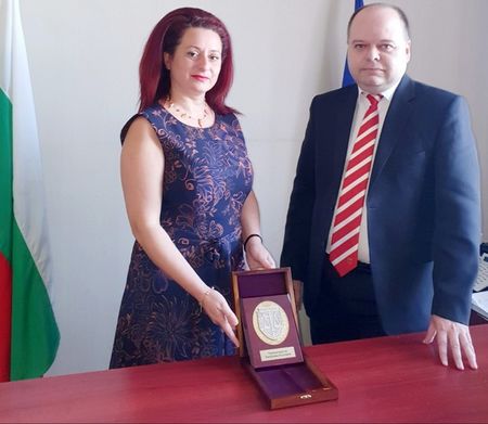 Сотир Цацаров награди прокурор от Районната прокуратура в Сливен 