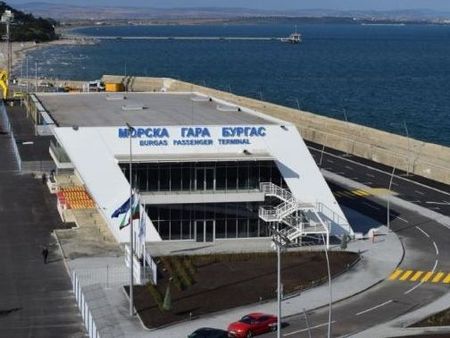 Затварят Морска гара в Бургас за седмица