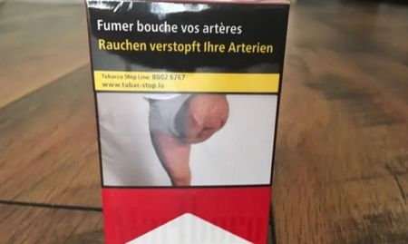 Неприятна изненада: Мъж видя ампутирания си крак върху кутия цигари