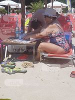 Селяния до шия! Бай Ганьо на плаж в Керамоти