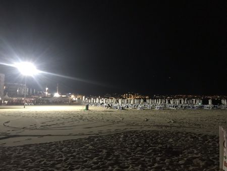 93 мощни лампи осветяват нощем плажа в Слънчев бряг