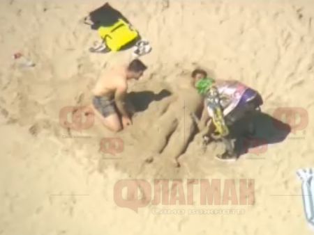 Клоун разиграва полицаи и закача хора на плажа Венис