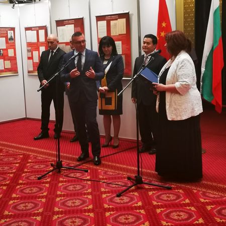 Изложба, посветена на 70 г. от дипломацията между България и Китай, бе открита в НС