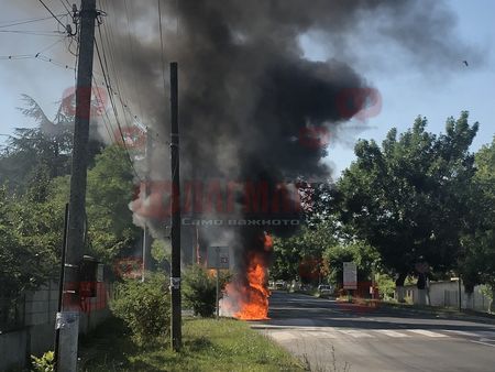 Огнен ад! Лек автомобил избухна в пламъци на пътя Бургас-Варна
