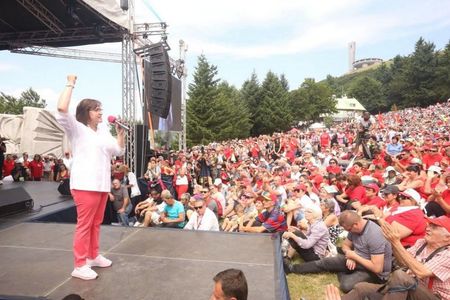 Корнелия Нинова зове от Бузлуджа: Народе, изправи се и ГЕРБ ще падне!