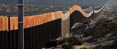 Върховният съд на САЩ разреши на Тръмп да вдигне стената с Мексико