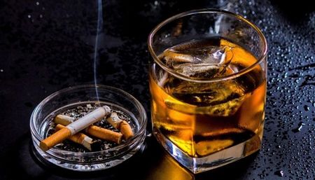 Българинът увеличи алкохола - пие средно по 31 литра годишно, намали цигарите до 34 кутии