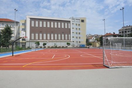 Всеки може да използва обновените училищни дворове в Бургас за любителски спорт