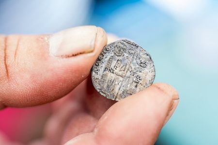 Ценни венециански монети са открити при разкопките на крепостта Русокастро