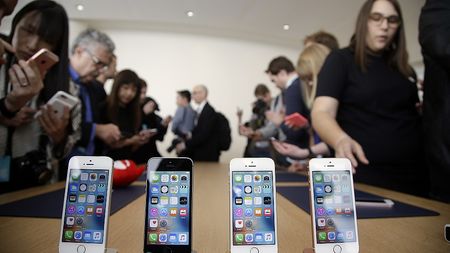 Apple продължава пътя си надолу в топ 5 на най-продаваните смартфони