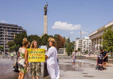 Руснаци протестират в Бургас срещу „политическия терор на Путин“