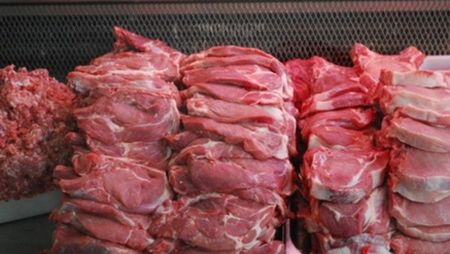 Търговски вериги минават на свинско от Франция и Германия