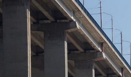 Мъж се хвърли от Аспаруховия мост, загина на място