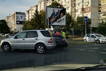 Две коли се помляха на бул. Струга, Бургас е в транспортен капан