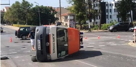 Джип и линейка се удариха в Ямбол