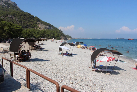 Плажовете в Анталия опустяха в разгара на сезона
