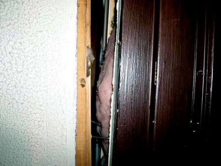 Съседи хванаха крадец в крачка, докато разбива мазетата им
