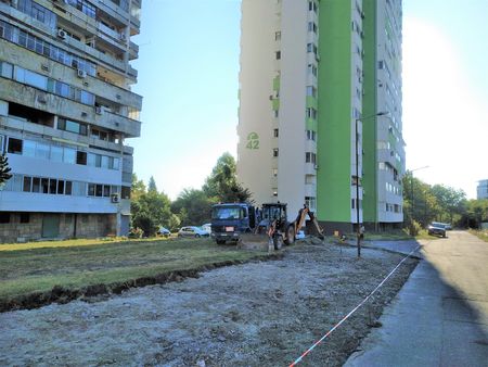 Изграждат два паркинга и нова детска площадка между бл. 11 и 13 в бургаския жк "Зорница"