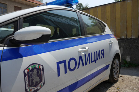 Издирват възрастна жена от Бургас, стана жертва на телефонна измама, ченгетата заловиха мулето, отмъкнало имането й