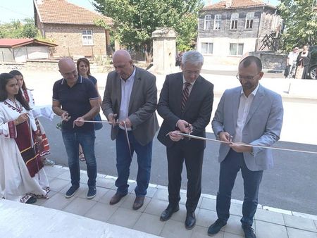 Обновиха сградите на Районното управление и Общината в Малко Търново