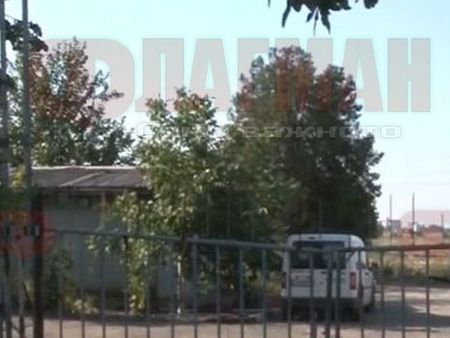 Издирването на бегълците от затвора в Стара Загора продължава